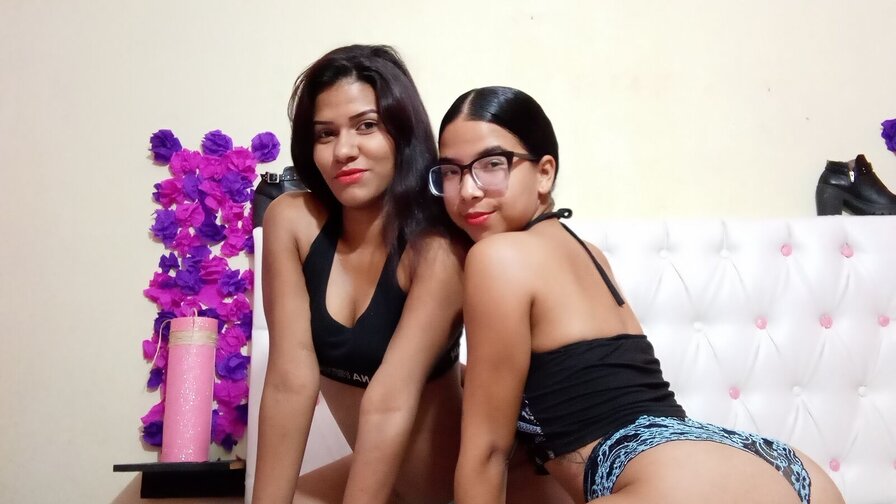 Enter AnabelaandMarily live cam