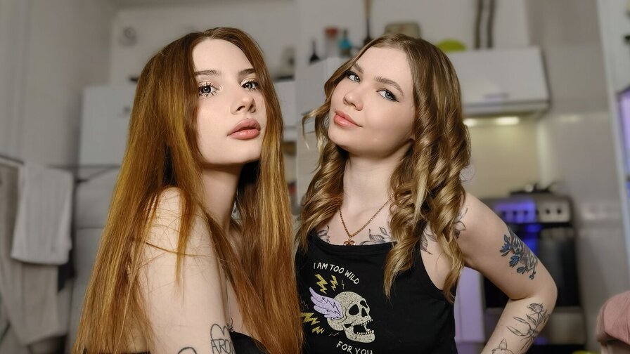 Enter EmmaAndMiaa live cam