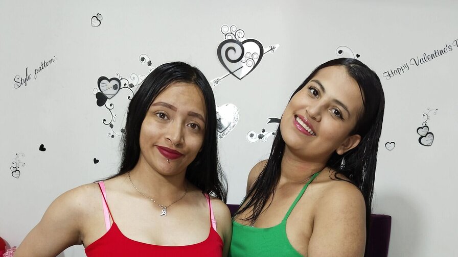 Enter LunitaAndTamara live cam