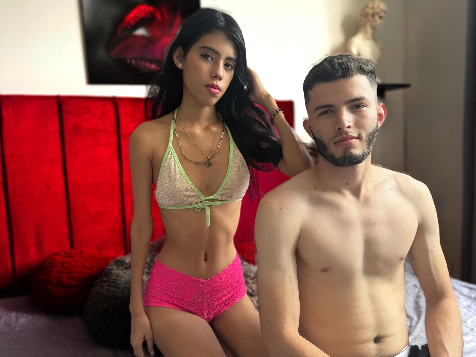 Enter ThomasAndVanesa live cam